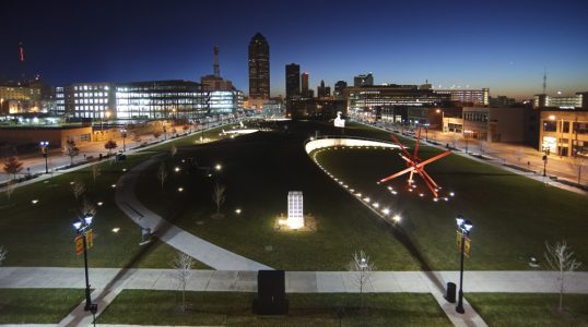 John and Mary Pappajohn Sculpture Park Overview, Des Moines Iowa Photography © Cameron Campbell - See more at: http://museeum.net/article/344/pappajohn-sculpture-park.html#sthash.9cGPxPXD.dpuf